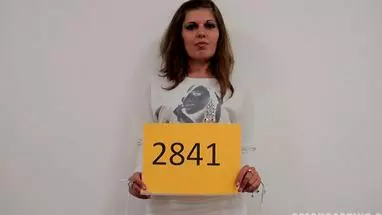 Телка на кастинге сделала минет и раздвинула булки для траха 